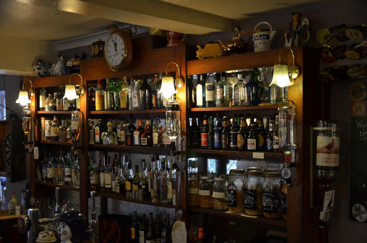 The Clytha Arms Hotell Abergavenny Eksteriør bilde