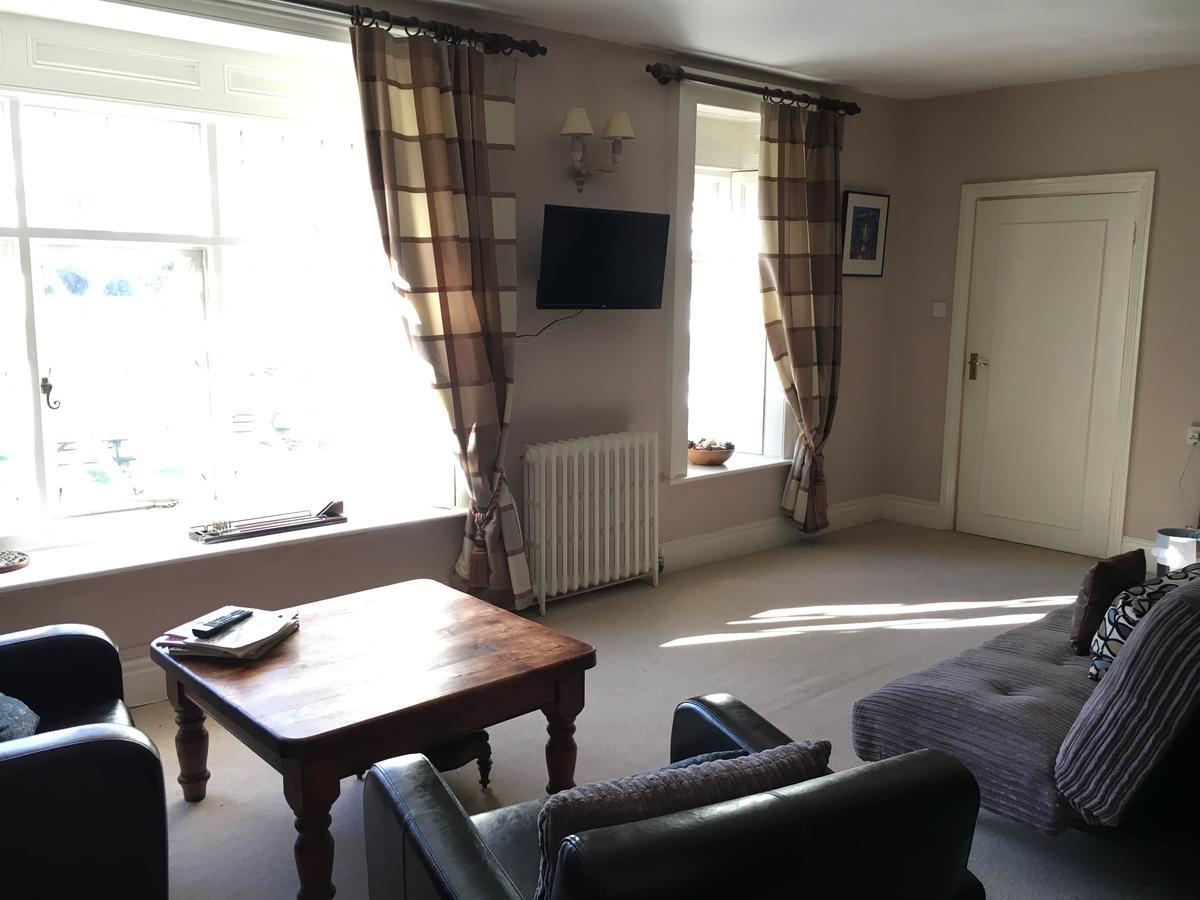 The Clytha Arms Hotell Abergavenny Eksteriør bilde